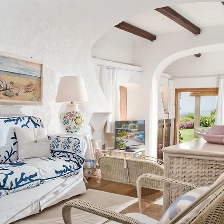 Prázdninový dům Amazing Two-Bedroom House With Sea View In Cala Di Volpe *
