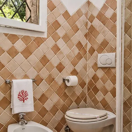 Amazing Two-bedroom House With Sea View In Cala Di Volpe Nyaraló